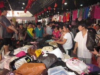 來北京動物園服裝批發(fā)市場的時(shí)候,需要知道一些進(jìn)貨技巧_53貨源網(wǎng)