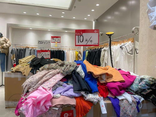 服裝批發市場清倉指南 100元3件靚衫,20元買牛仔褲,哪里更抵